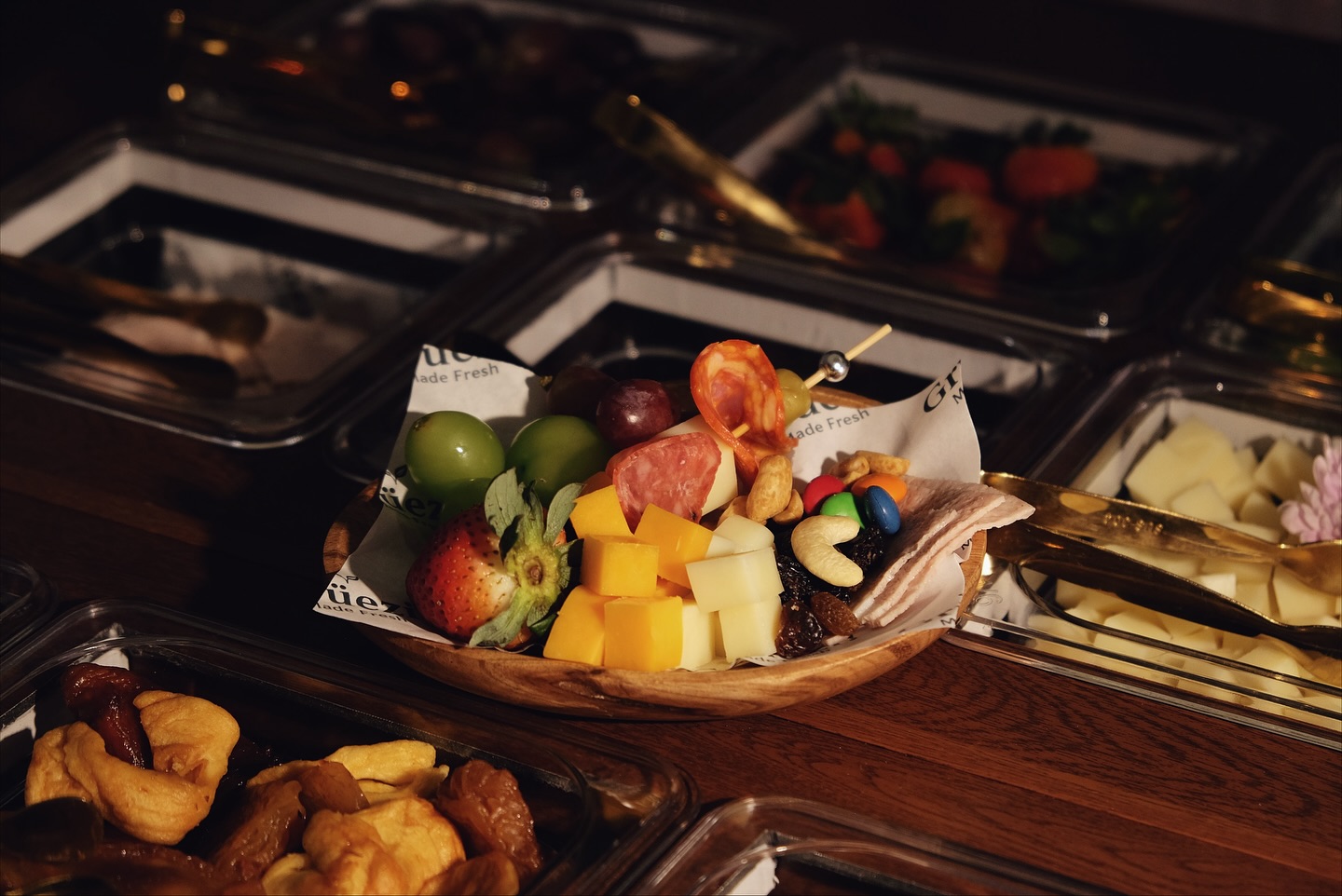 Grüezi MNL food station
