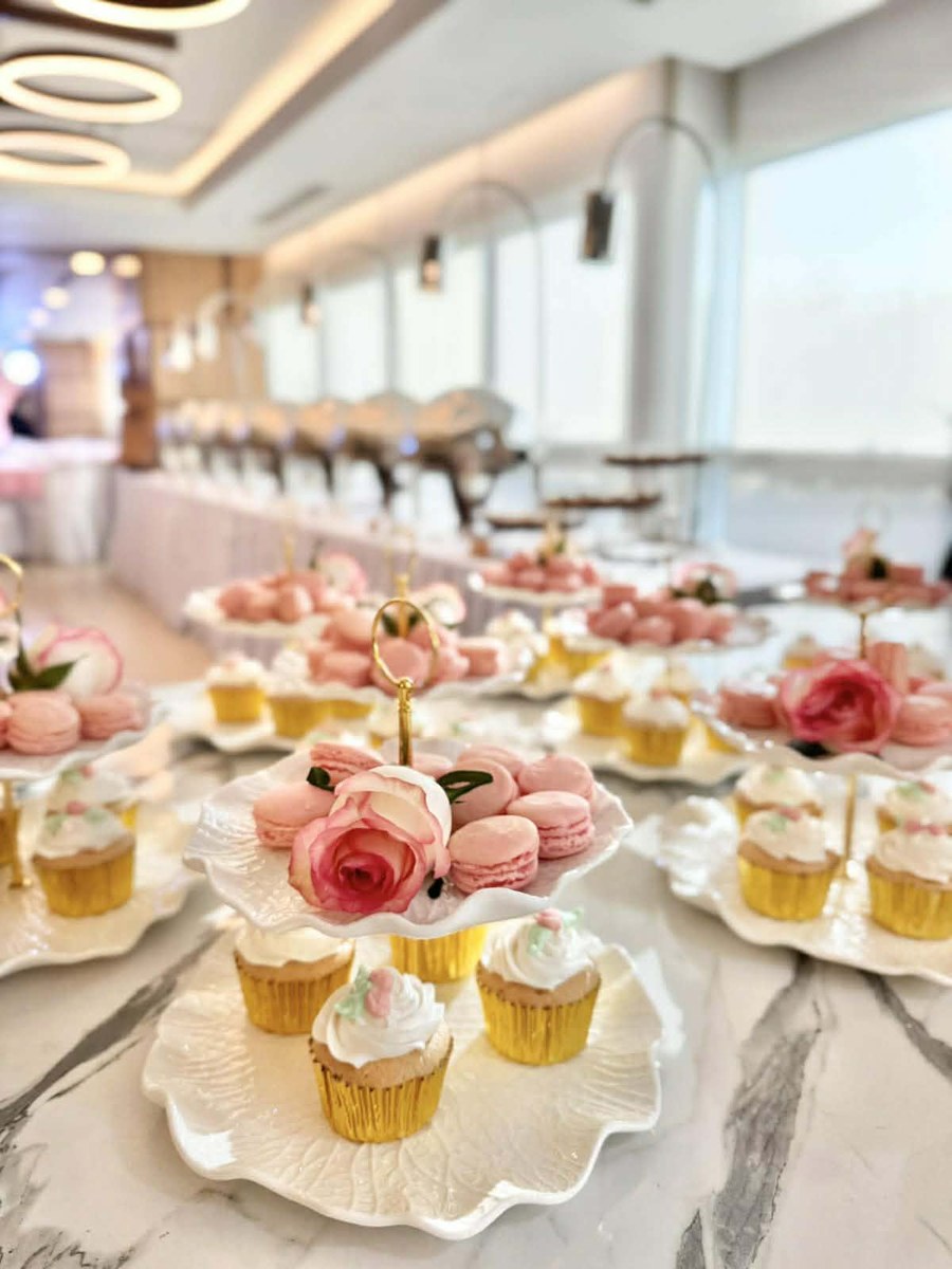 Macaron CI-TEA custom cake toppers